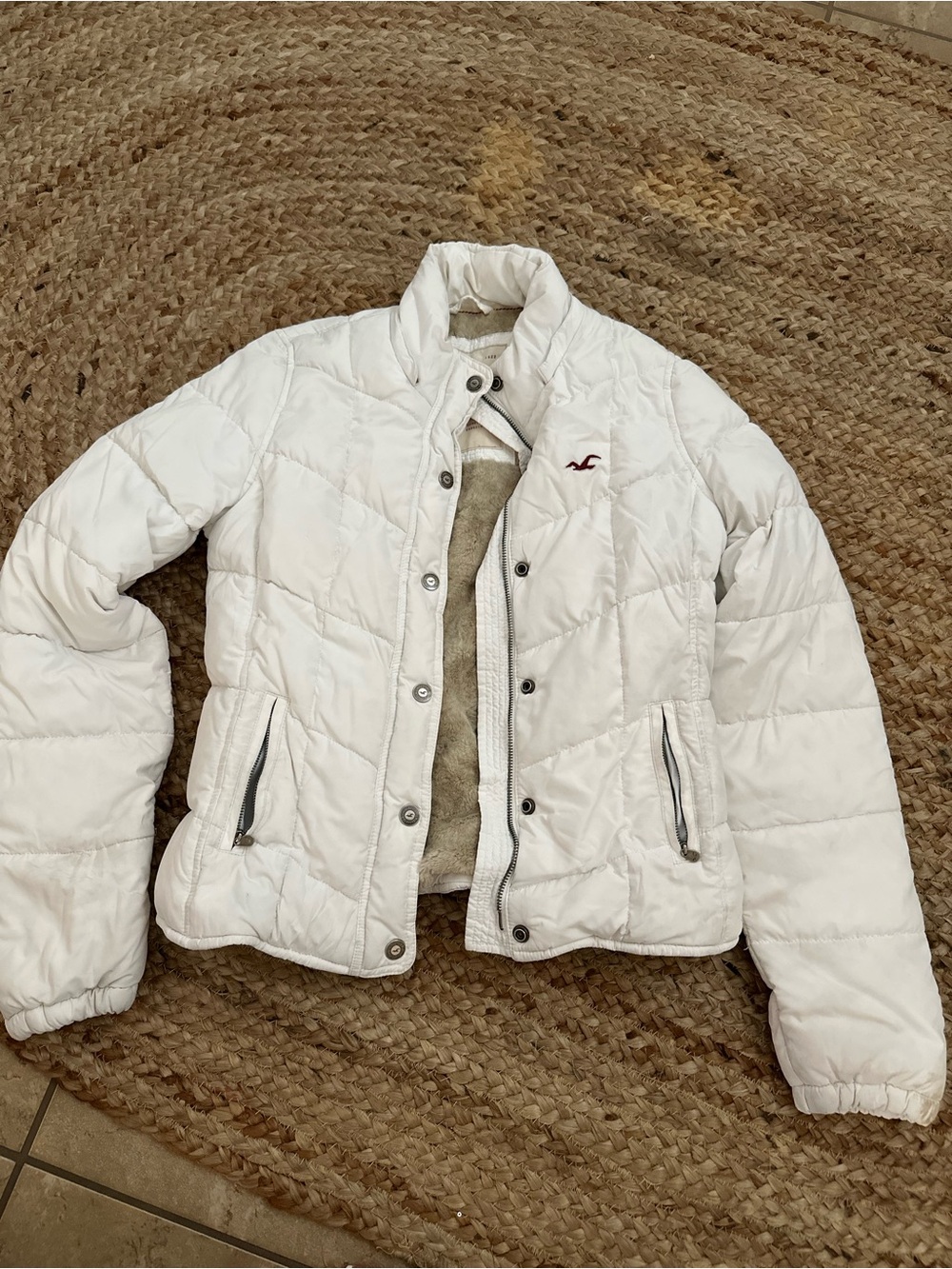 HOLLISTER WHITE PUFFER JACKET